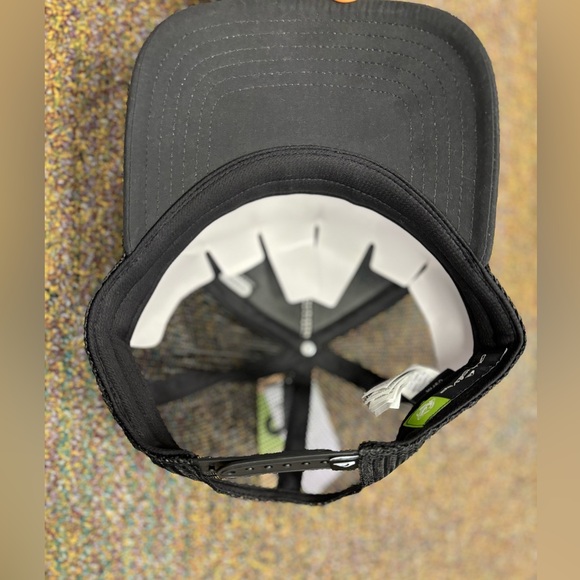 NEW! Quicksilver hat OSFA black SnapBack trucker mesh cap - Picture 8 of 8